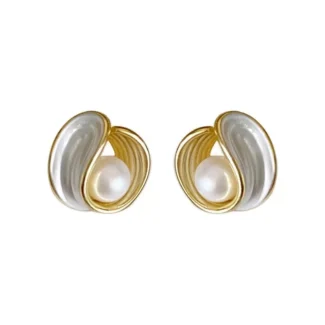 Shell Pearl Stud Earrings