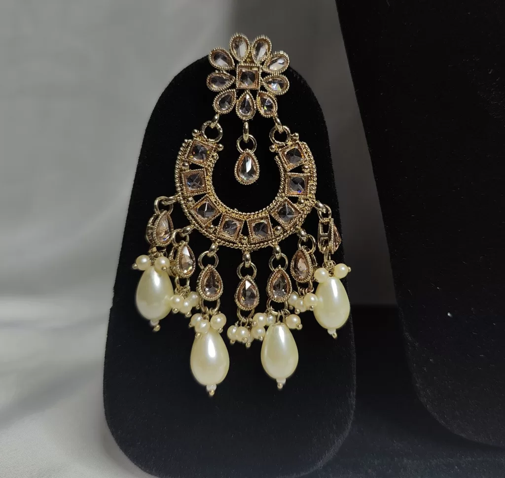 Kundan Necklace Set by Kalakriti Gallery