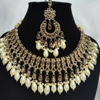 Kundan Necklace Set by Kalakriti Gallery